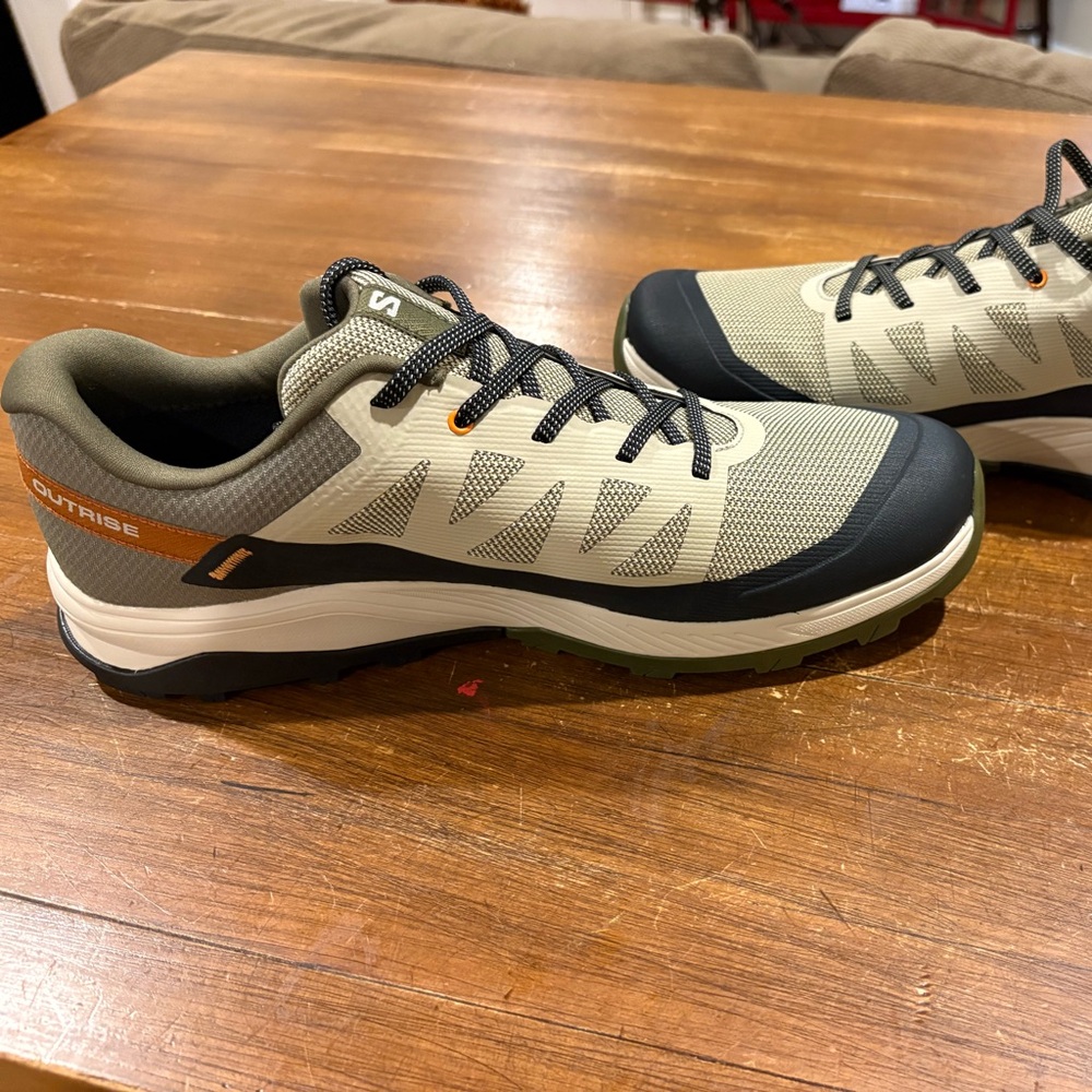 Men's Versatile Outdoor Shoes - Black and Tan